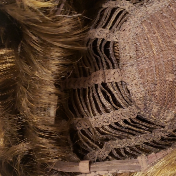 Blond cute wig w dark roots - Picture 5 of 5